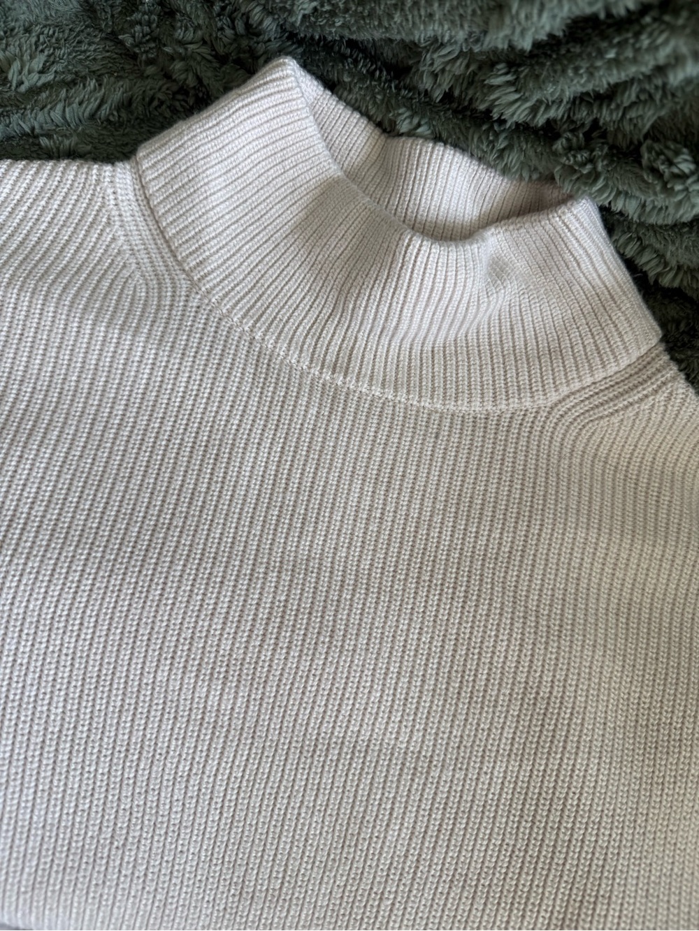 Lululemon-white Opal leggings and sweater - Picture 4 of 5